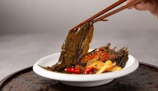 Loại lá ‘rẻ bèo’ ở Việt Nam, sang Trung Quốc làm thành trà giá gần 700.000 đồng/kg