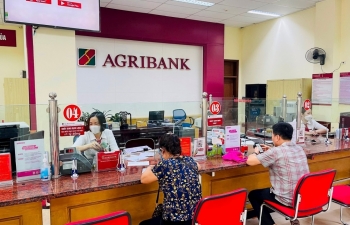 Thấy cụ bà Thanh Hóa cầm 250 triệu tiền mặt đến chuyển vào tài khoản lạ, nhân viên Agribank lập tức báo công an