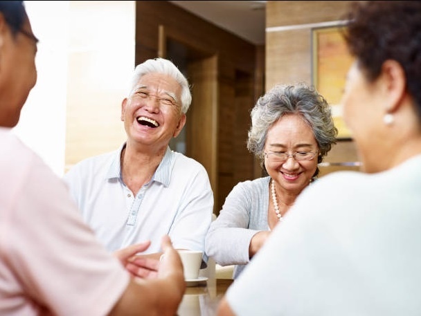 Chỉ khi về già, tôi mới hiểu giá trị cuộc sống nằm trong những điều giản dị quanh ta