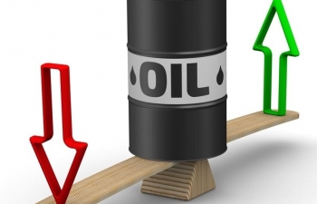 Giá dầu giảm mạnh do OPEC tăng sản lượng và lo ngại chiến tranh thương mại