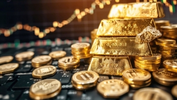 Nhà đầu tư ồ ạt bán vàng bù lỗ chứng khoán, giá vàng lao dốc xuống dưới 2.900 USD/ounce