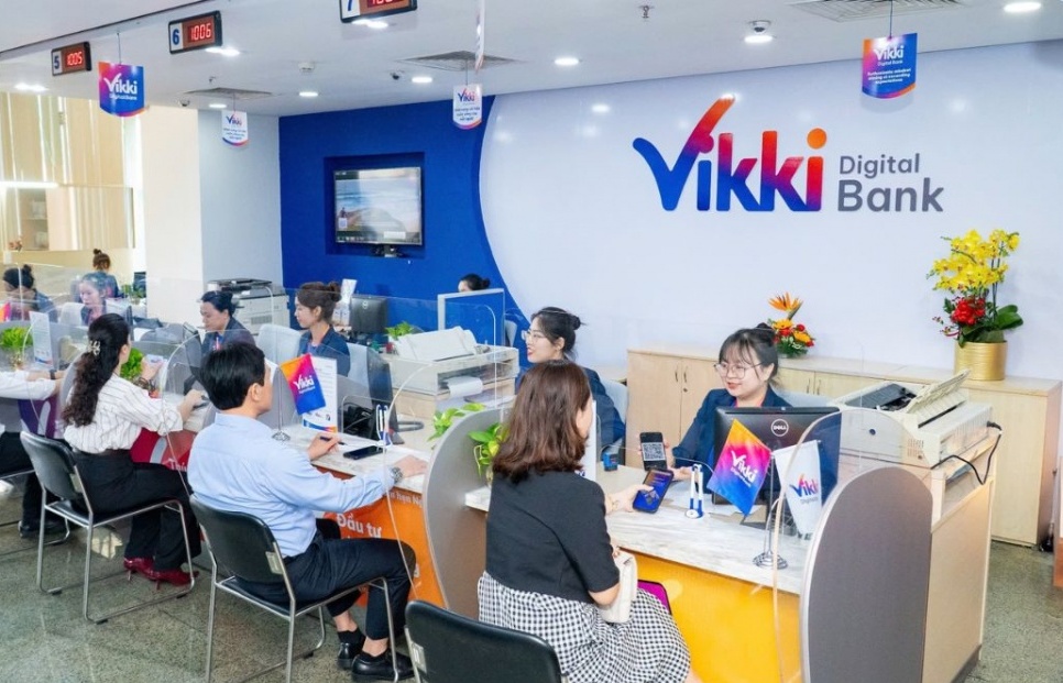 Chính phủ tặng 100.000 đồng, ngân hàng số Vikki tặng 1.100 điện thoại thông minh 5G lan tỏa niềm vui Quốc khánh