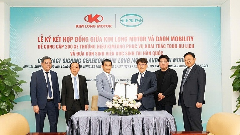 Sau VinFast, một hãng ô tô Việt lần đầu xuất khẩu hàng trăm xe điện ra quốc tế