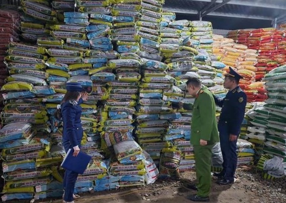 Phát hiện công ty sản xuất hơn 67 tấn phân bón giả mạo nhãn hiệu 'Rồng Mỹ' và 'Việt Xô' tại Thanh Hóa