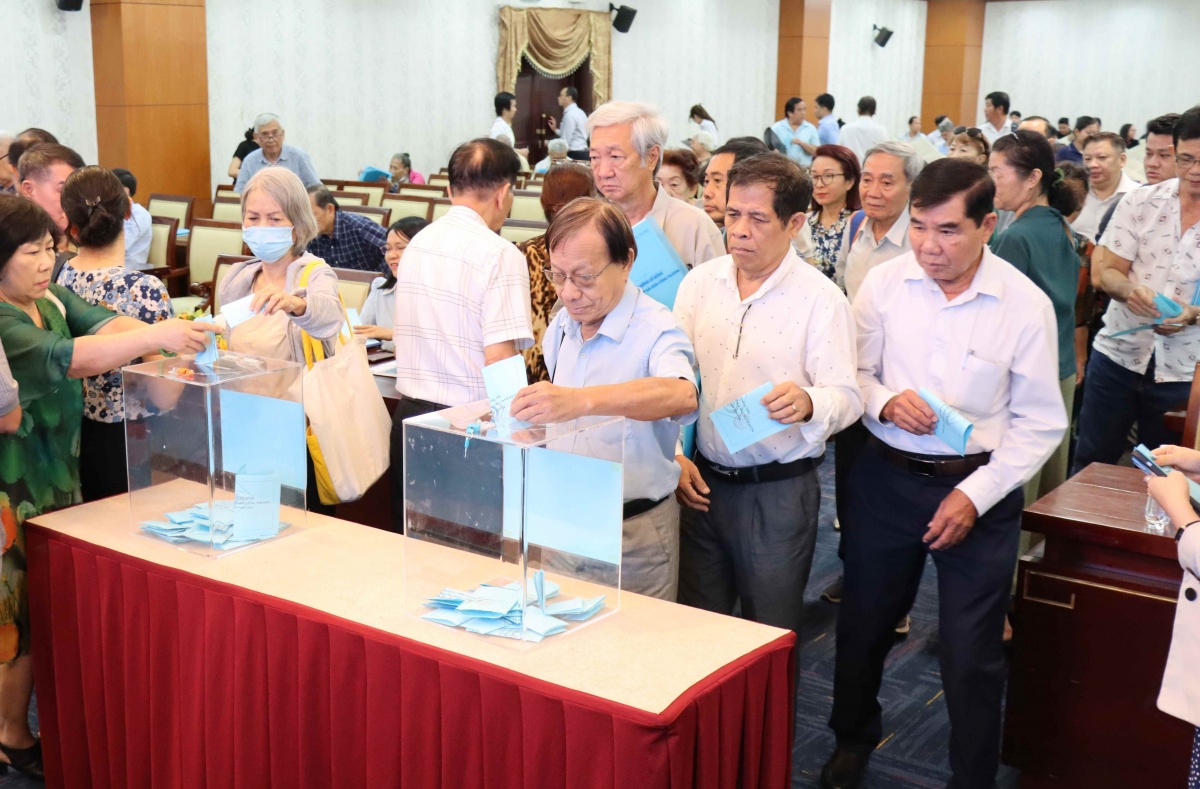 ĐHĐCĐ SAIGONBANK: Lên kế hoạch tăng vốn và chia cổ phiếu 10%, mục tiêu lợi nhuận tăng gấp 3 lần