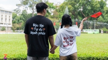 Hàng loạt sản phẩm mang ý nghĩa lịch sử dịp 30/4 cháy hàng khi vừa lên kệ
