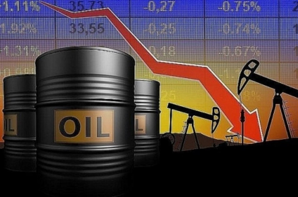 Giá dầu lao dốc kỷ lục kể từ 2021