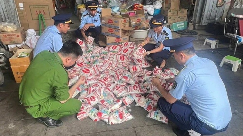 Hơn nửa tấn mì chính nghi giả ông lớn MIWON, AJINOMOTO bị bắt tại Nghệ An
