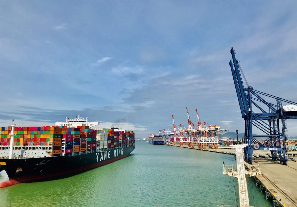 Cảng nước sâu hiện đại bậc nhất Việt Nam đón siêu tàu dài 400m, mở lối xuất khẩu sang Mỹ