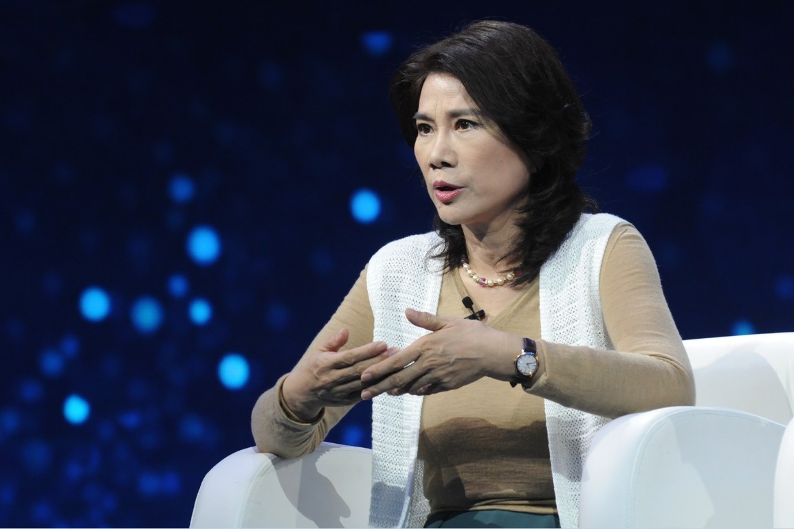 Bà trùm đồ gia dụng Trung Quốc tuyên bố không tuyển du học sinh, tại sao vẫn có người ủng hộ?