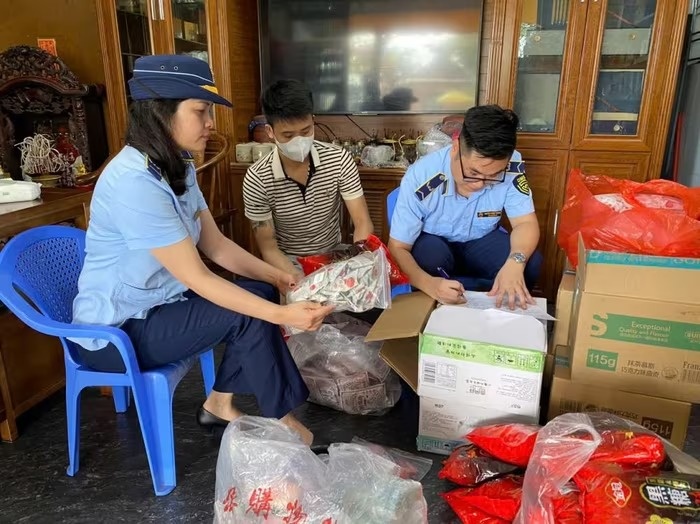 Quảng Ninh triệt phá gần 6.000 thực phẩm nhập lậu bán tràn lan trên mạng