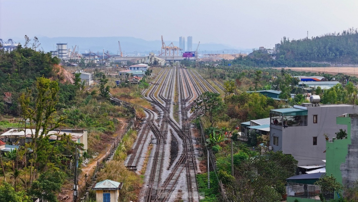 Vingroup muốn làm tuyến đường sắt tốc độ 300km/h nối Hà Nội - Quảng Ninh, Bộ Xây dựng tính kết hợp với dự án 'đắp chiếu' 17 năm