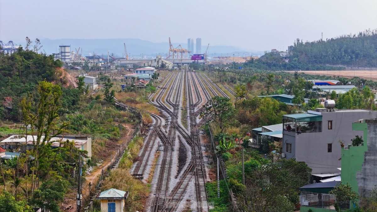 Vingroup muốn làm tuyến đường sắt tốc độ 300km/h nối Hà Nội - Quảng Ninh, Bộ Xây dựng tính kết hợp với dự án 'đắp chiếu' 17 năm
