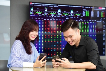VN-Index tiếp tục phục hồi, nhiều nhóm ngành bị tác động bởi thuế Mỹ lên mạnh