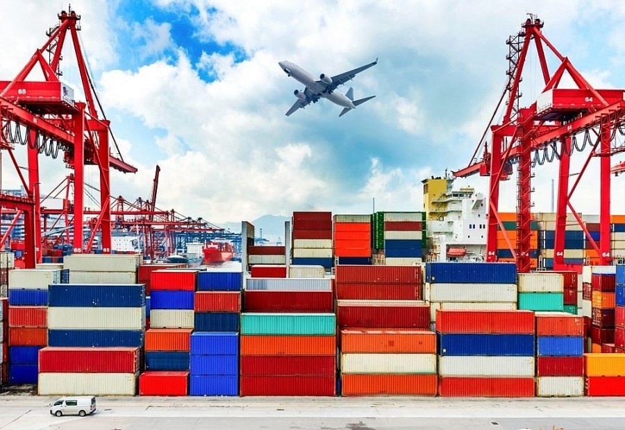 Doanh nghiệp Việt dồn toàn lực, xuất khẩu tăng trưởng ấn tượng 20% bất chấp bão thuế quan toàn cầu