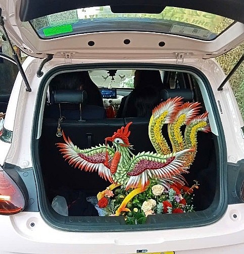Hãng taxi điện rẻ nhất Việt Nam bất ngờ phục vụ cả đám cưới, đón dâu bằng dàn xe Wuling