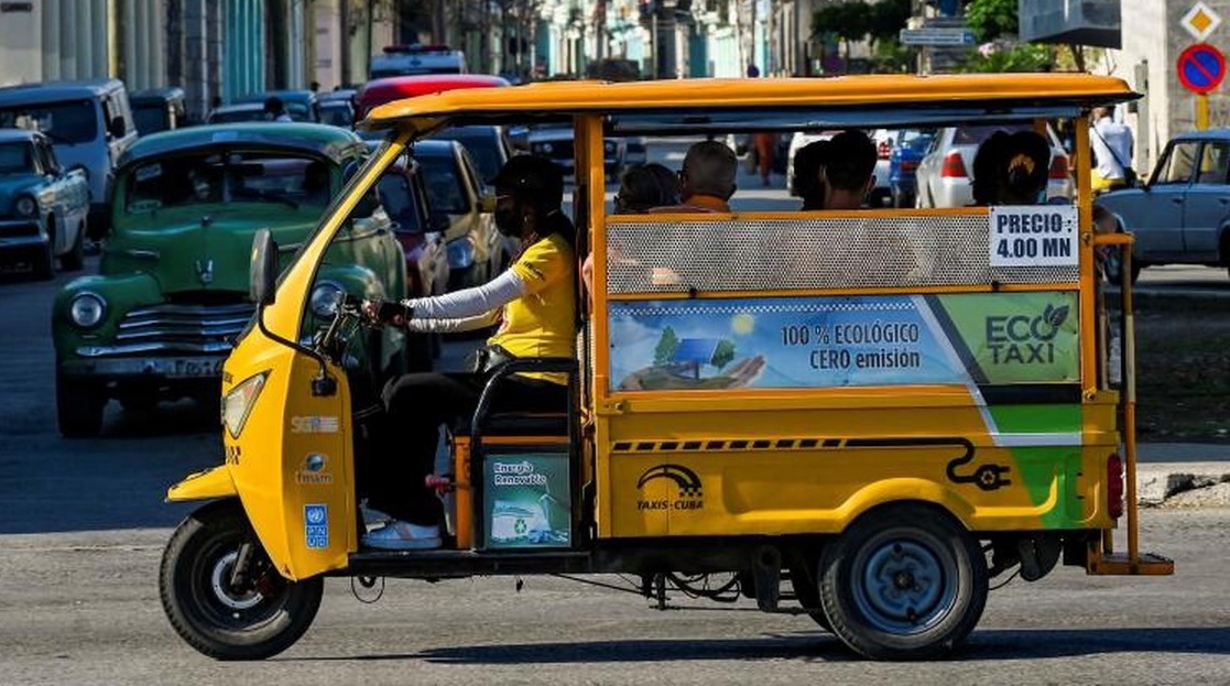 Khi xăng dầu khan hiếm, Cuba chuyển mình xanh hơn với phương tiện không phát thải