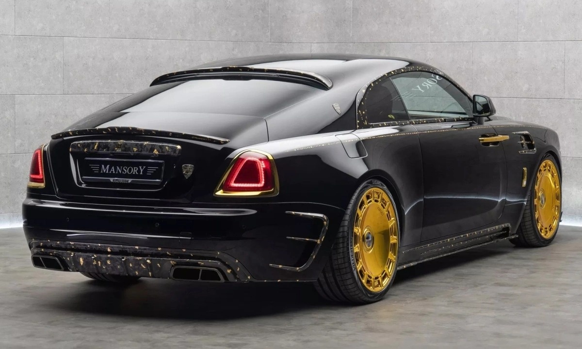 Rolls-Royce Wraith 'hóa rồng' khi được rắc vàng 24K mọi ngóc ngách