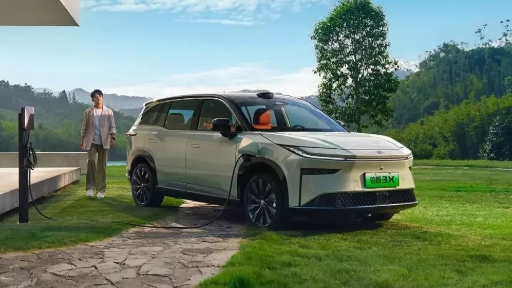 SUV điện Toyota giá ngang Hyundai Grand i10 khiến dân tình phát sốt, chốt hơn 10.000 đơn sau một giờ mở bán