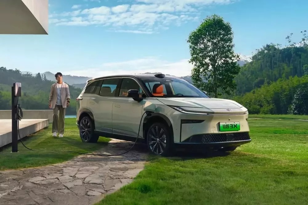 SUV điện Toyota giá ngang Hyundai Grand i10 khiến dân tình phát sốt, chốt hơn 10.000 đơn sau một giờ mở bán