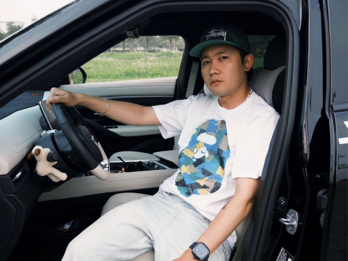Gen Z làm ngành thời trang chạy VinFast VF 7: “Động cơ mạnh là tính năng an toàn, tiết kiệm 5-6 triệu đồng/tháng so với xe xăng”