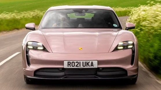 Porsche đổ lỗi cho móng tay khách hàng sau sự cố kéo dài 3 năm