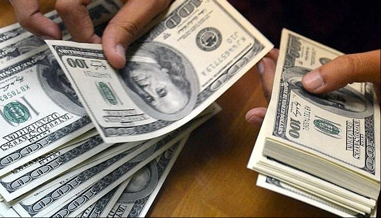 Tỷ giá trung tâm tăng mạnh, USD đứng giá tại ngân hàng