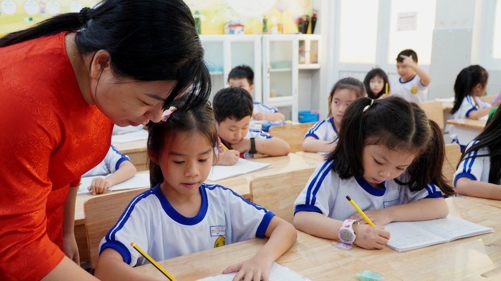 Tin vui: Đề xuất xếp lương giáo viên ngang hàng giáo sư, cập nhật bảng lương mới nhất năm 2025
