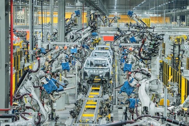 Nhà máy VinFast công suất 400.000 xe/năm tại quê nhà tỷ phú Phạm Nhật Vương sắp xuất xưởng chiếc xe đầu tiên