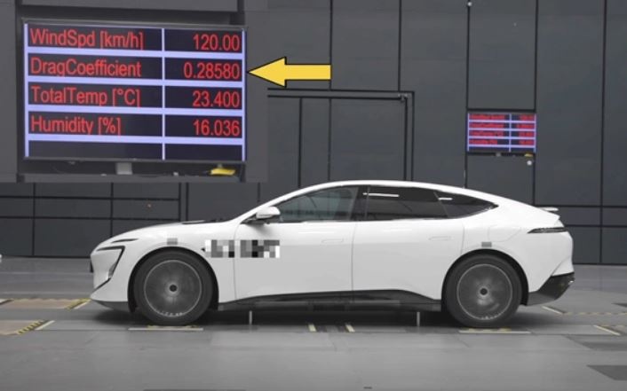 Elon Musk chia sẻ bài viết về 1 chiếc xe điện Trung Quốc, hãng phản ứng dữ dội treo thưởng 18 tỷ để tìm 'kẻ vu khống'