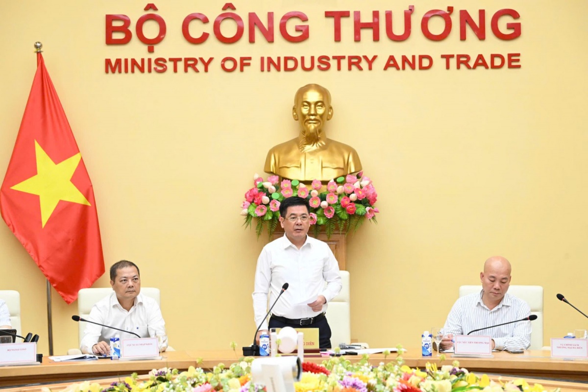 Đàm phán thuế quan bước vào giai đoạn then chốt, Bộ Công Thương họp gấp với các doanh nghiệp xuất hàng lớn sang Mỹ