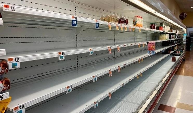 Các ông lớn bán lẻ Walmart, Target phải 'cầu cứu' Tổng thống Trump trước áp lực nhiều kệ hàng sẽ trống rỗng trong mùa hè này
