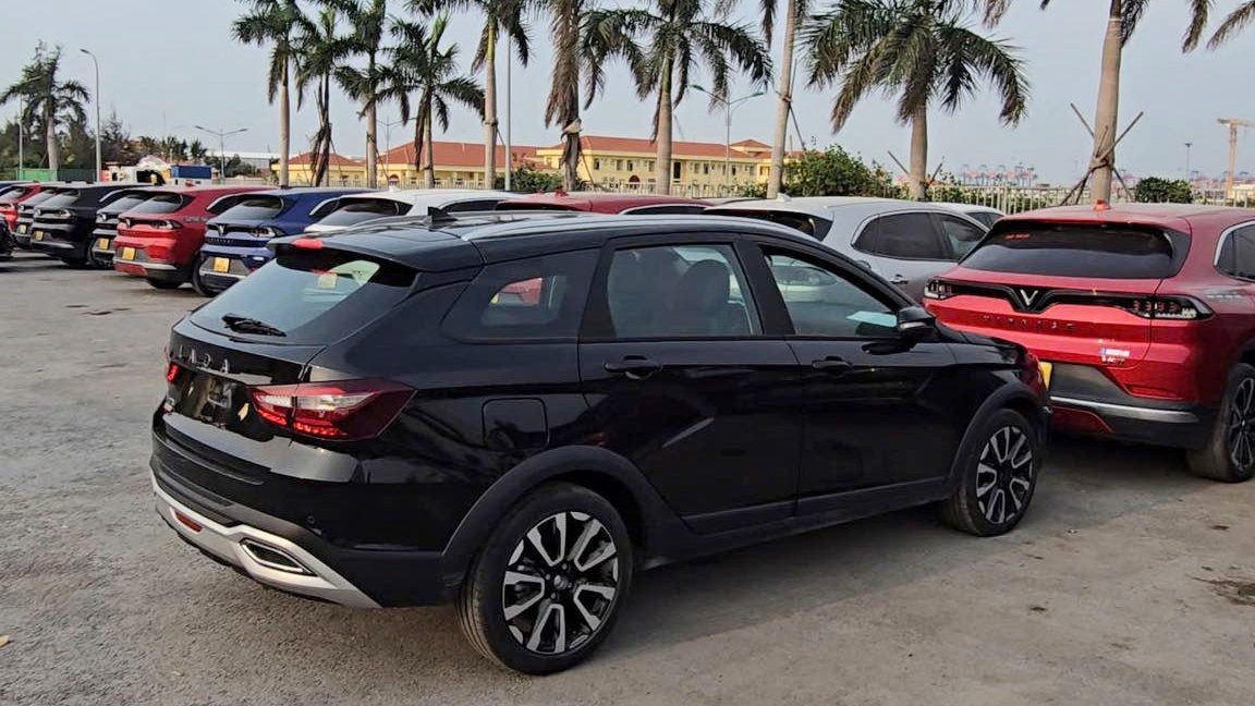 Xem trước lô xe ‘huyền thoại’ từ nước Nga vừa cập bến đến Việt Nam: Giá dự kiến chỉ 360 triệu, mẫu mã bắt mắt