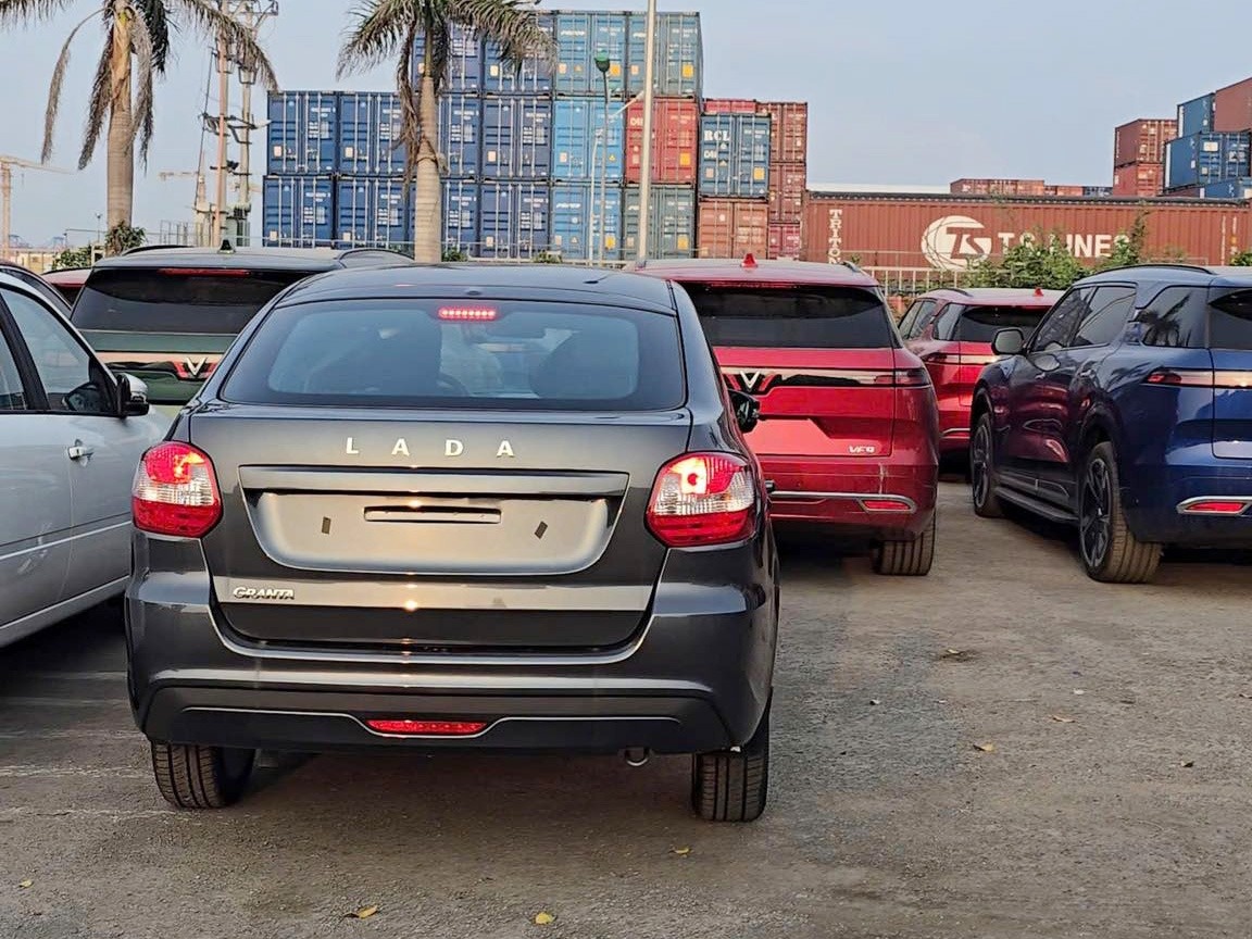 Xem trước lô xe ‘huyền thoại nước Nga' Lada vừa cập bến đến Việt Nam: Giá dự kiến chỉ 360 triệu, mẫu mã bắt mắt