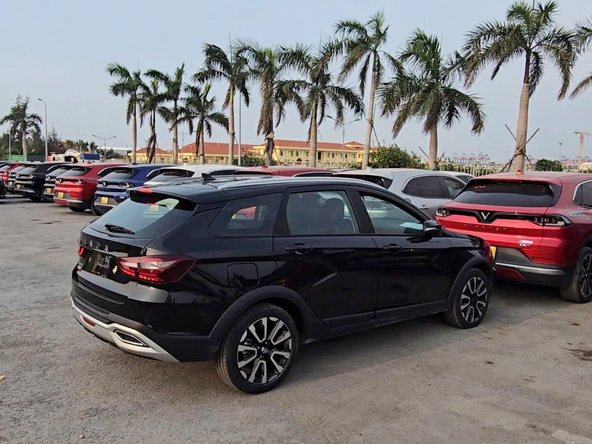Xem trước lô xe ‘huyền thoại nước Nga' Lada vừa cập bến đến Việt Nam: Giá dự kiến chỉ 360 triệu, mẫu mã bắt mắt