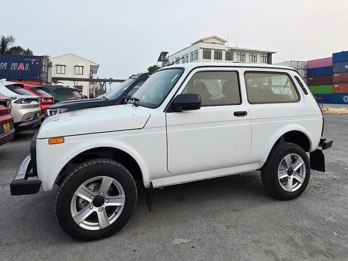Xem trước lô xe ‘huyền thoại nước Nga' Lada vừa cập bến đến Việt Nam: Giá dự kiến chỉ 360 triệu, mẫu mã bắt mắt