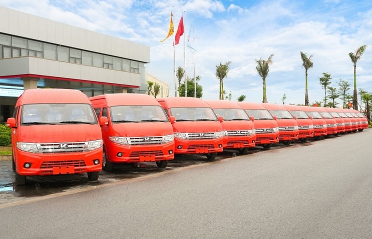 Gây chú ý với khoang hành lý rộng nhất phân khúc, mẫu xe khách của hãng xe Việt Kim Long Motor tiếp tục được đặt mua 100 chiếc
