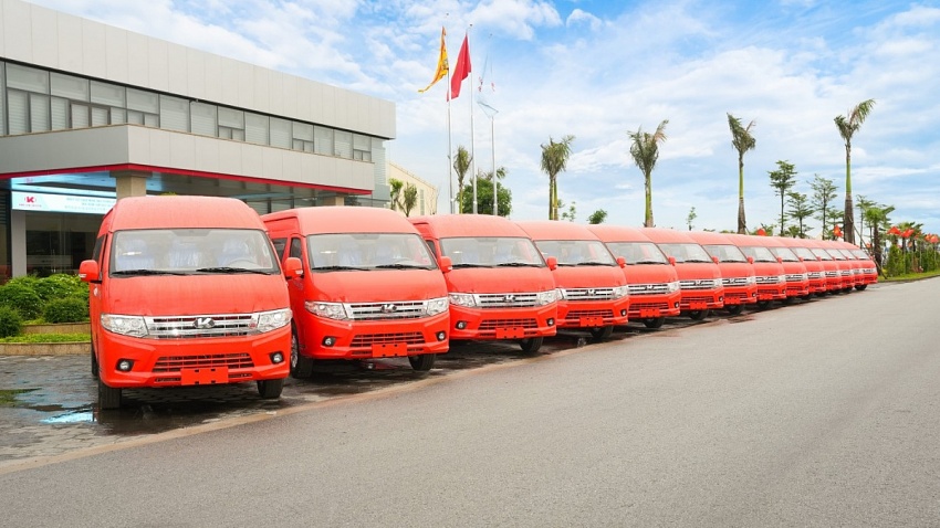 Gây chú ý với khoang hành lý rộng nhất phân khúc, mẫu xe khách của hãng xe Việt Kim Long Motor tiếp tục được đặt mua 100 chiếc
