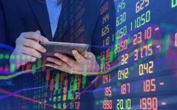 VN-Index bật tăng gần 16 điểm, thanh khoản vọt 21.000 tỷ đồng: Nhà đầu tư nên làm gì?