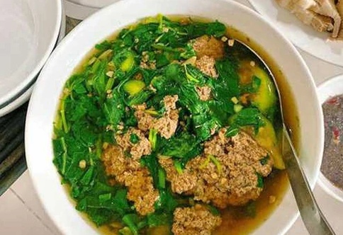 Được ví như 'vàng xanh' mùa hè, loại rau quen thuộc này bán đầy chợ Việt: Giá rẻ như cho nhưng công dụng 'không hề rẻ'