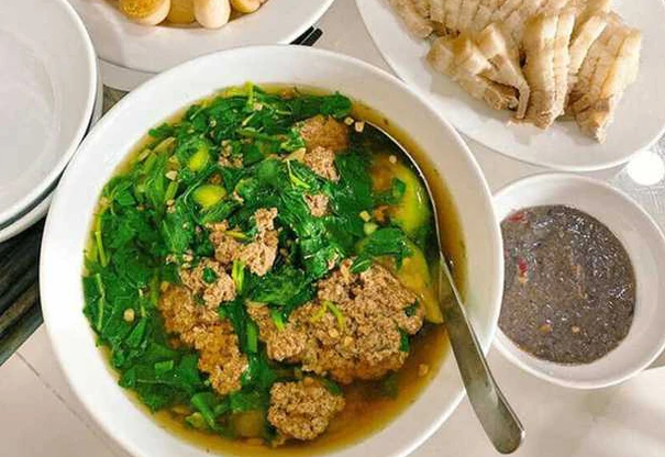 Được ví như 'vàng xanh' mùa hè, loại rau quen thuộc này bán đầy chợ Việt: Giá rẻ như cho nhưng công dụng 'không hề rẻ'
