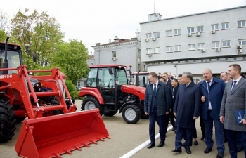 Việt Nam đủ năng lực sản xuất động cơ xe xây dựng cho Belarus