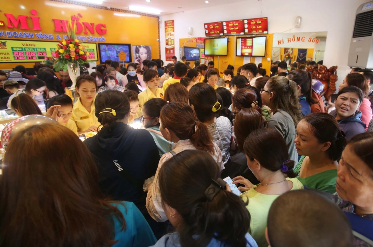 Ông chủ tiệm vàng lớn bậc nhất TP.HCM: Từng làm phụ xe tải, góp hàng tỷ chống dịch, sống âm thầm và trao ‘niềm tin vàng’ suốt 36 năm