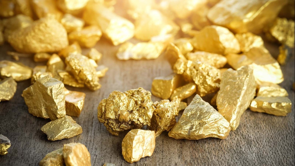 Suốt nhiều năm âm thầm thu gom răng người chết, ông lão nấu được thỏi vàng 1.800 USD