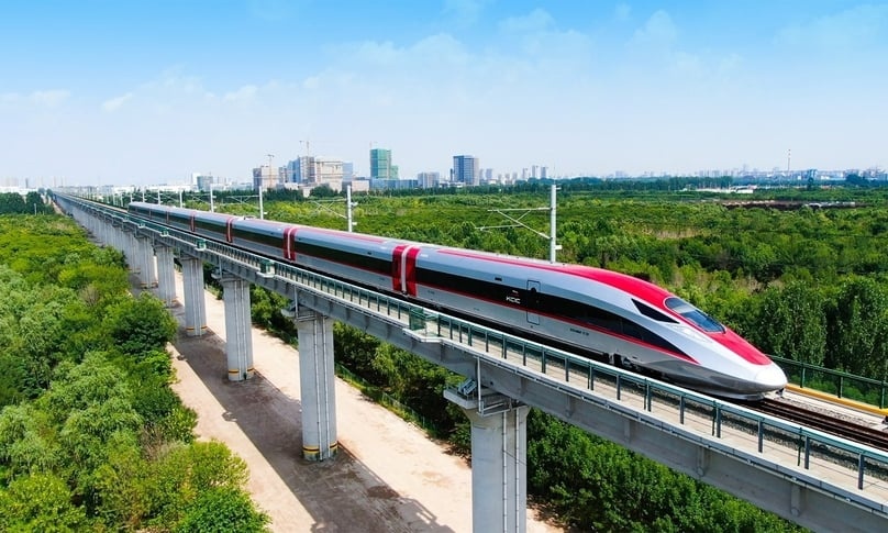 Đề xuất vay Nhà nước 49 tỷ USD lãi suất 0% trong 35 năm để làm đường sắt cao tốc Bắc - Nam, VinSpeed có đang 'tay không bắt giặc'?