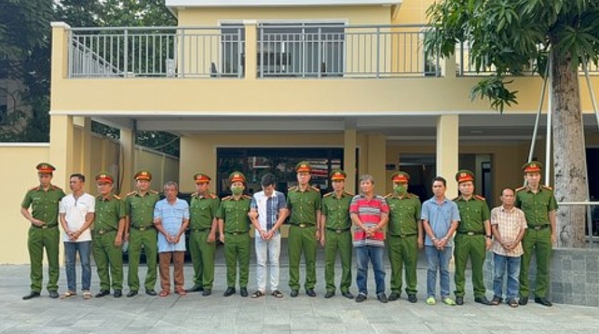 Công an TP. HCM phá đường dây buôn lậu hàng triệu lít dầu, 54 bị can bị khởi tố, nhiều cán bộ hải quan tiếp tay