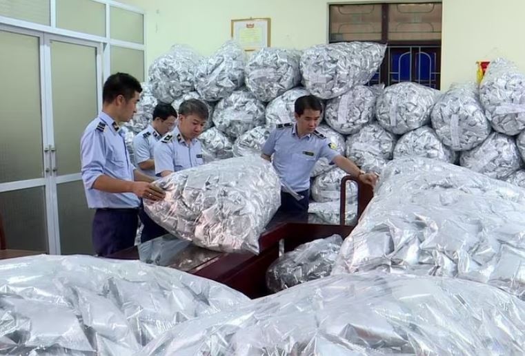 Bắc Ninh phát hiện kho chứa 40.000 gói rong biển "vô danh" chuẩn bị tuồn ra thị trường