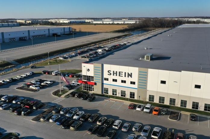 Shein thuê kho rộng bằng 26 sân bóng tại TP Hồ Chí Minh: Lựa chọn Việt Nam là trạm trung chuyển toàn cầu?