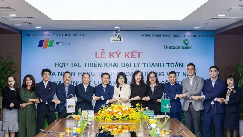 Từ nay, hơn 7.000 cửa hàng WinMart+, Thế giới Di động, FPT Shop... trên toàn quốc trở thành 'cây ATM' của ngân hàng
