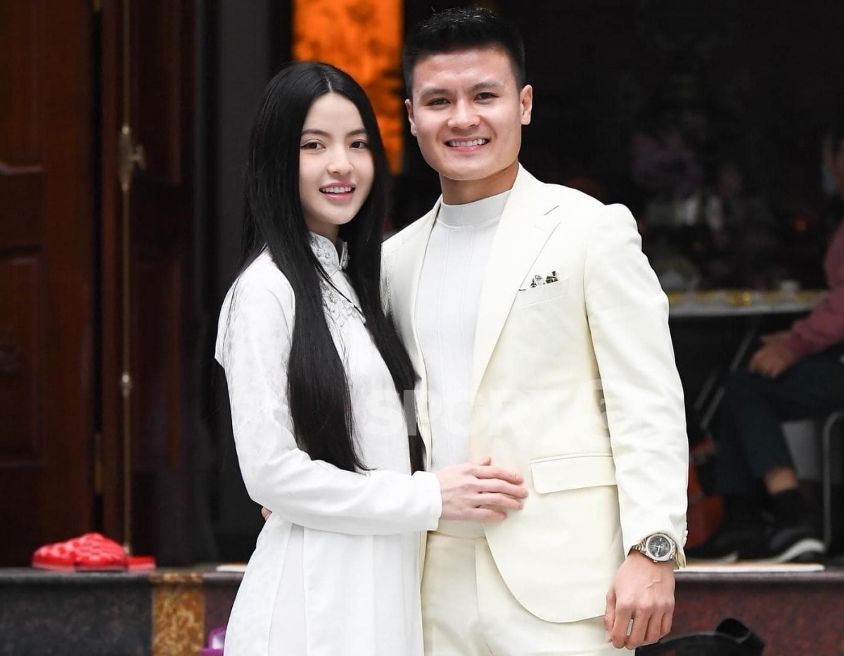 Chiếc xe 8 tỷ vừa được cầu thủ Quang Hải tặng, Chu Thanh Huyền đi xế xịn nhưng có điều kiện